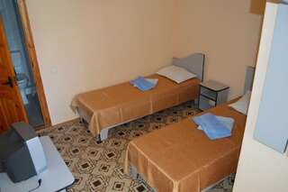 База отдыха Прибой Саки Двухместный номер с 2 отдельными кроватями и ванной-5